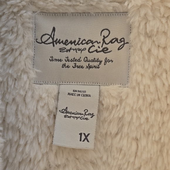 American Rag Cream Shearling Vest - Picture 2 of 6